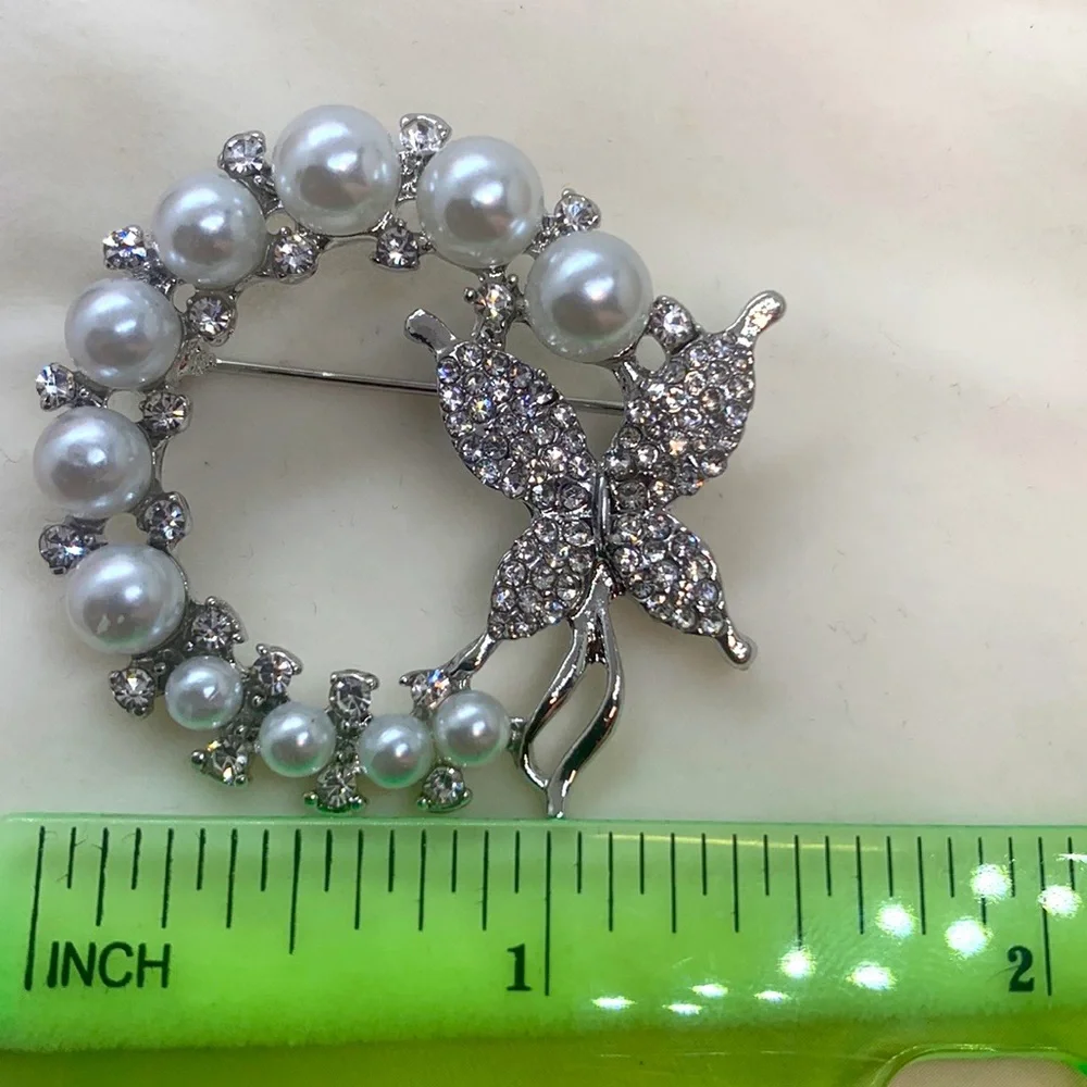 Elegant Circle Butterfly Rhinestone Pearl Brooch